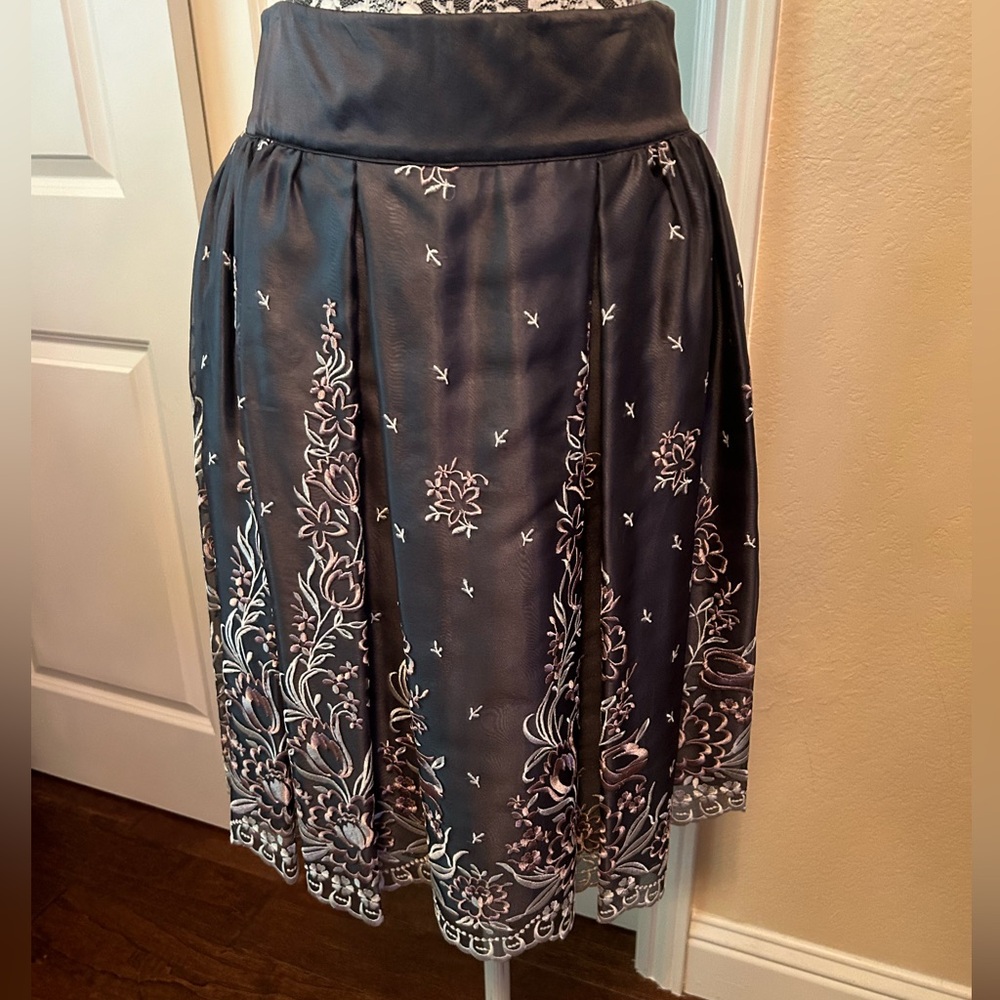 Arden B. Embroidered Silk Skirt size 0